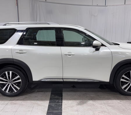 White Nissan Pathfinder SL 2024