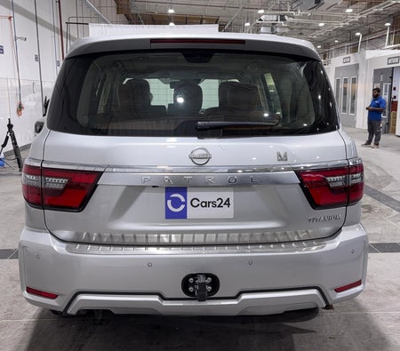 Silber Nissan Patrol SE Titanium 2022 Silber Nissan Patrol SE Titanium 2022