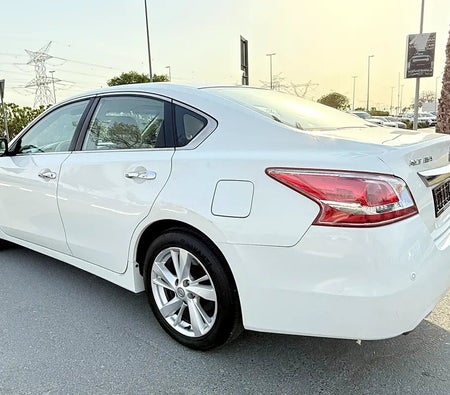Beyaz Nissan Altima SV 2013