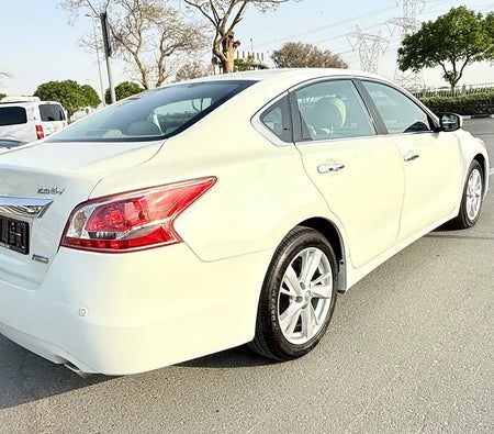 Beyaz Nissan Altima SV 2013
