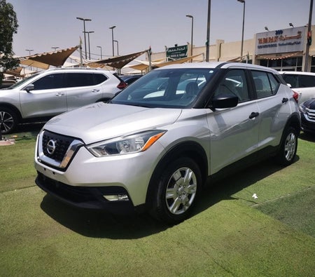 Silver Nissan Kicks 2020