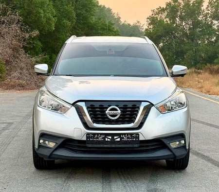 Silber Nissan Kicks SV 2018 Silber Nissan Kicks SV 2018