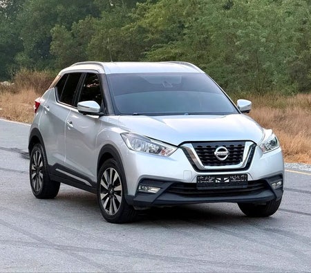 Silber Nissan Kicks SV 2018 Silber Nissan Kicks SV 2018