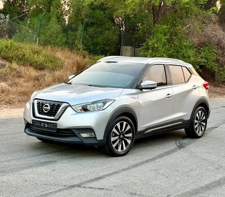 Silber Nissan Kicks SV 2018 Silber Nissan Kicks SV 2018