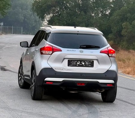 Silber Nissan Kicks SV 2018 Silber Nissan Kicks SV 2018