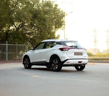 wit Nissan Kicks SV 2024