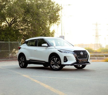 wit Nissan Kicks SV 2024