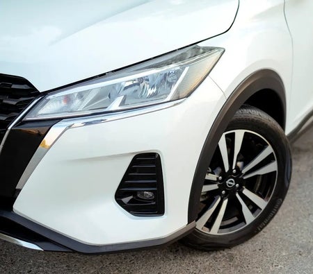wit Nissan Kicks SV 2024