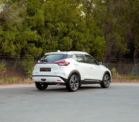 wit Nissan Kicks SV 2024
