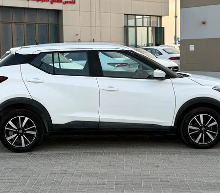 White Nissan Kicks S 2022