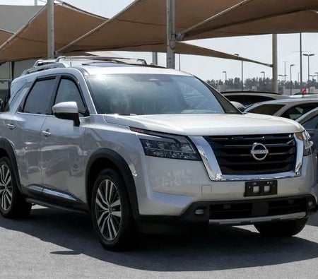 Silber Nissan Pathfinder Platinum 2022 Silber Nissan Pathfinder Platinum 2022