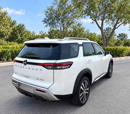 wit Nissan Pathfinder SL 2025