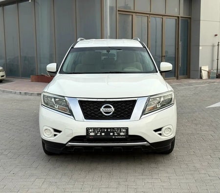 White Nissan Pathfinder S 2014