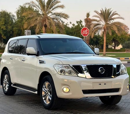 Weiß Nissan Patrol LE Platinum 2011