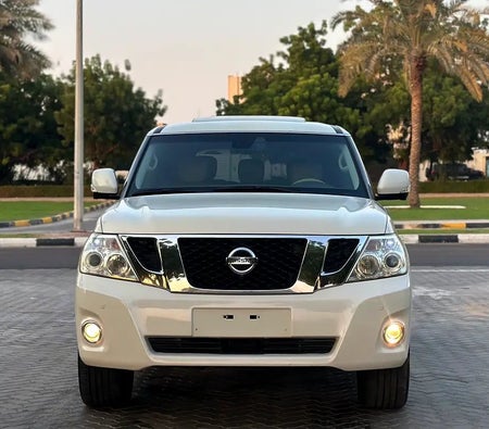 Weiß Nissan Patrol LE Platinum 2011 Weiß Nissan Patrol LE Platinum 2011