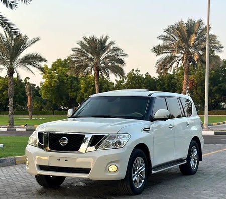 Weiß Nissan Patrol LE Platinum 2011