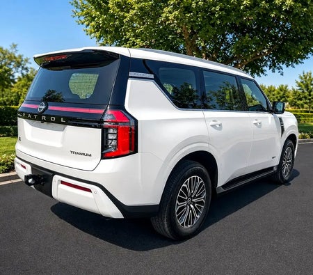 Weiß Nissan Patrol LE Titanium 2026