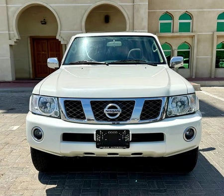 White Nissan Patrol Safari Safari 2019