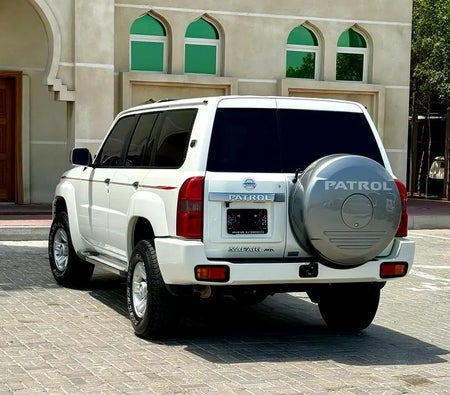White Nissan Patrol Safari Safari 2019 White Nissan Patrol Safari Safari 2019