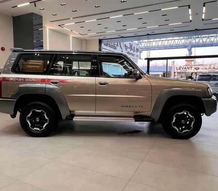 Gold Nissan Patrol Super Safari 2022