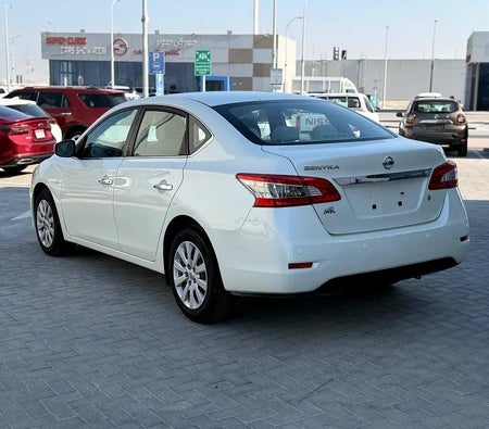 Weiß Nissan Sentra S 2019