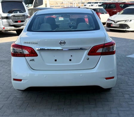 Weiß Nissan Sentra S 2019