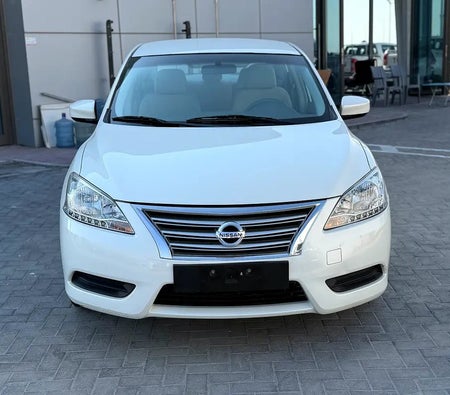 Weiß Nissan Sentra S 2019