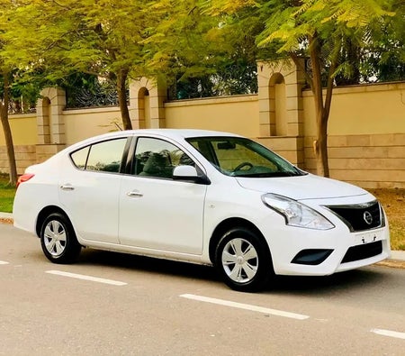 Weiß Nissan Sunny SV 2022 Weiß Nissan Sunny SV 2022