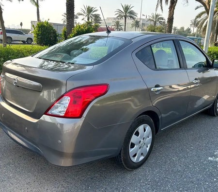 Grau Nissan Sunny SV 2023 Grau Nissan Sunny SV 2023