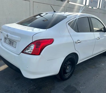Weiß Nissan Sunny SV 2019 Weiß Nissan Sunny SV 2019
