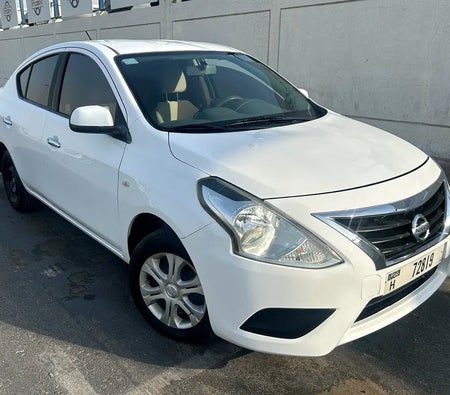 Weiß Nissan Sunny SV 2019 Weiß Nissan Sunny SV 2019