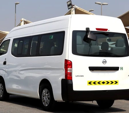 Weiß Nissan Urvan NV350 2022