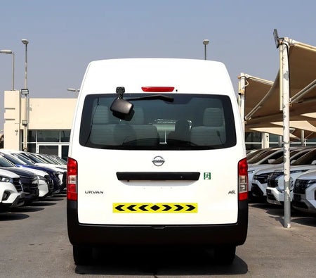 Weiß Nissan Urvan NV350 2022