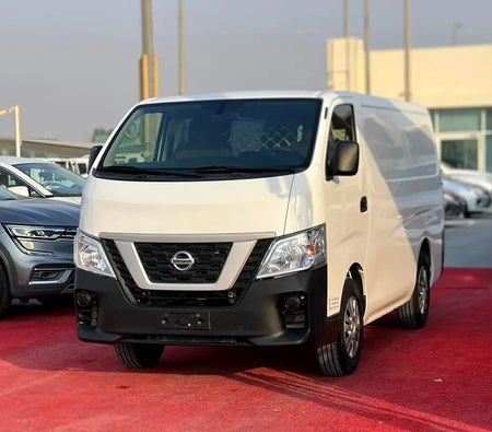 Nissan Urvan 2021, photo 3 of 4