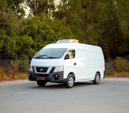 Nissan Urvan  2022, photo 1 of 4