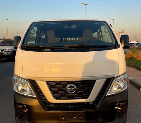 Белый Nissan Urvan 2020 год