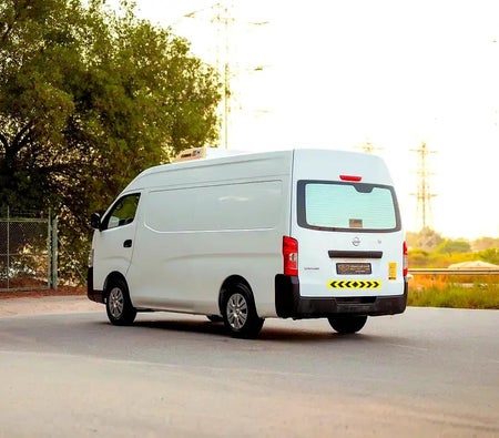Blanc Nissan Urvan 2022 Blanc Nissan Urvan 2022