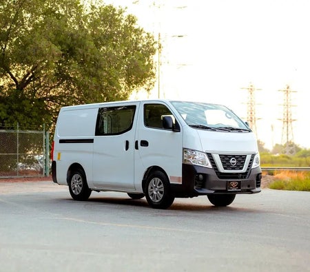 Nissan Urvan Standard 2022, photo 2 of 4