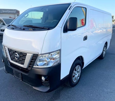 Белый Nissan Urvan Standard 2022 год Белый Nissan Urvan Standard 2022 год