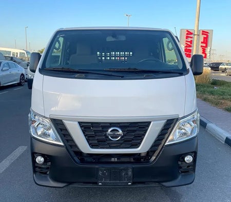 Белый Nissan Urvan Standard 2022 год Белый Nissan Urvan Standard 2022 год