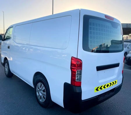 Белый Nissan Urvan Standard 2022 год