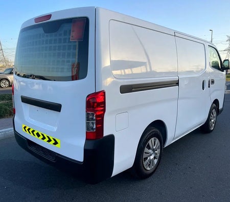 Белый Nissan Urvan Standard 2022 год Белый Nissan Urvan Standard 2022 год