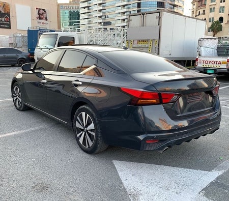 Black Nissan Altima SV 2019