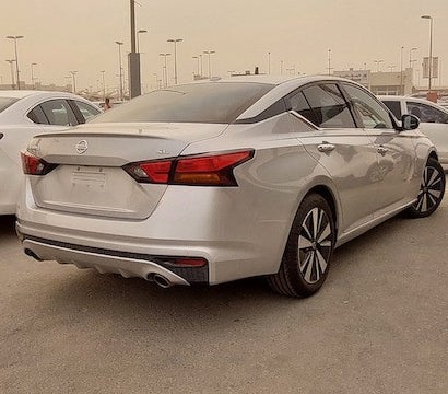 Silver Nissan Altima SL 2019