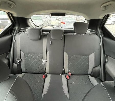 White Nissan Kicks 2017