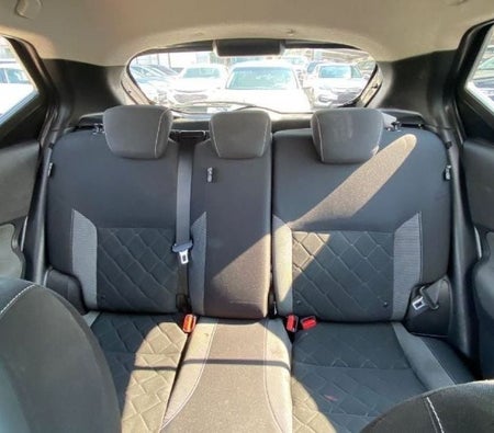 Silver Nissan Kicks 2017