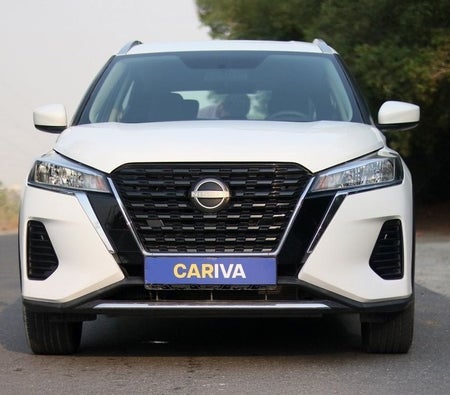 White Nissan Kicks 2024
