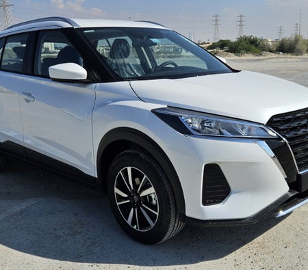 White Nissan Kicks 2024 White Nissan Kicks 2024