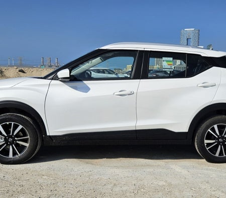 White Nissan Kicks 2024 White Nissan Kicks 2024