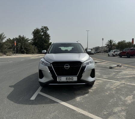 Silver Nissan Kicks 2024 Silver Nissan Kicks 2024